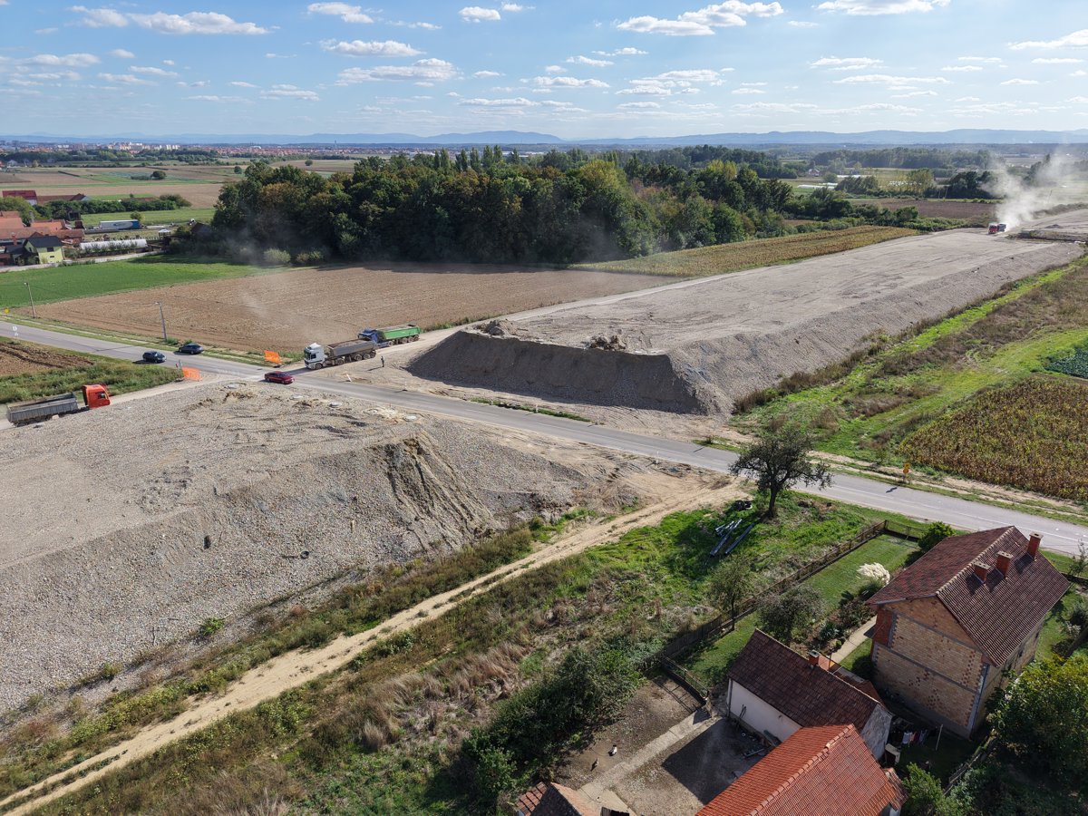 Drone 3d model of Poljoprivredno Gazdinstvo Trišić Hazelnut Orchard Trisic Doo Žanix in poljoprivredno gazdinstvo Aerial drone 3d model in Velika Obarska, Republika Srpska, BA