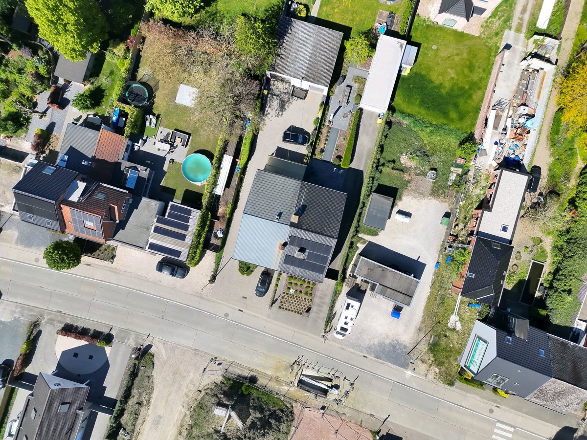 Drone 3d model of Hondentrimsalon Chien Chic Aerial drone 3d model in Hulshout, Vlaanderen, BE