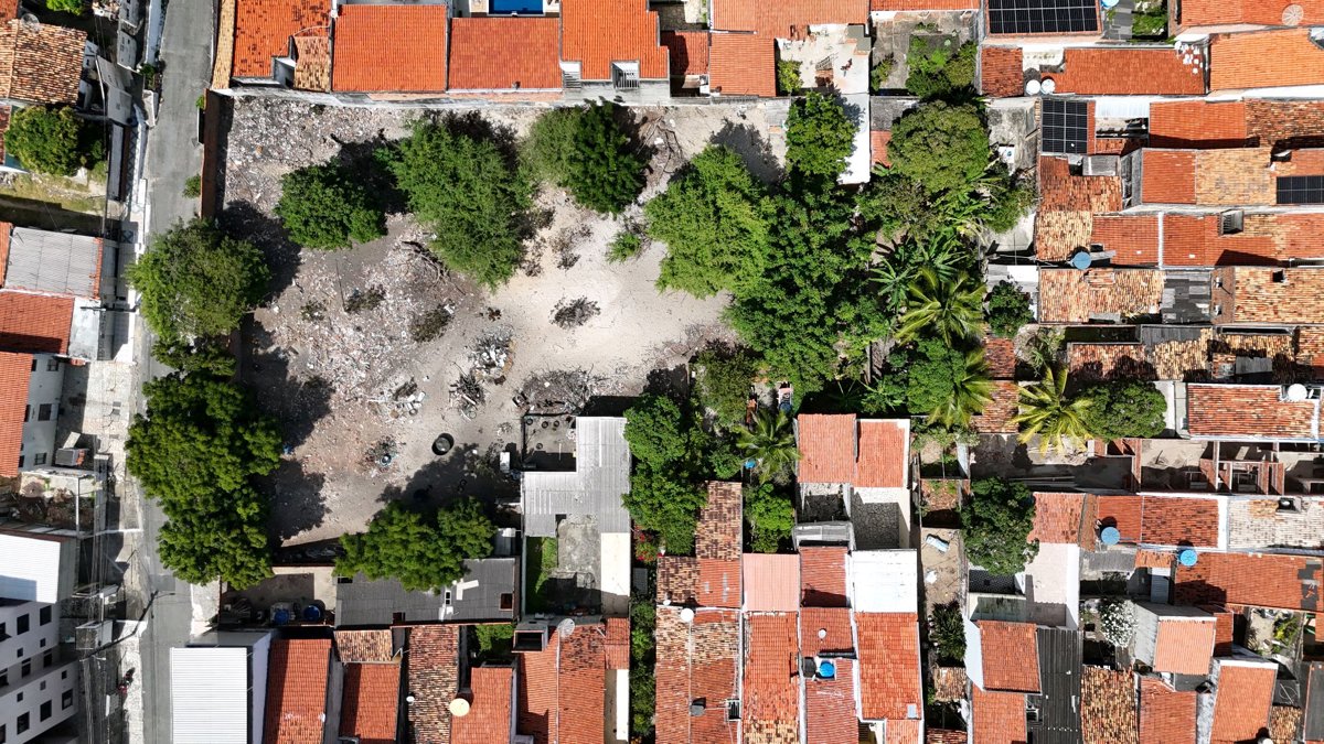 Thumbnail preview for 3D Drone Model of Hannah Kids Aluguel De Brinquedos Infláveis Futebol Sabão Pula Guerra Cotonete Tobogã Magna Doce Mel in Aracaju, State of Sergipe, Brazil
