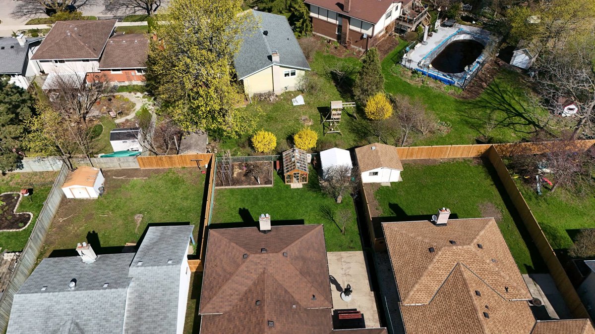 Drone 3d model of Sweet Magnolia Grand River Stanley Park Library in Heritage Park Aerial drone 3d model in Kitchener, On, CA