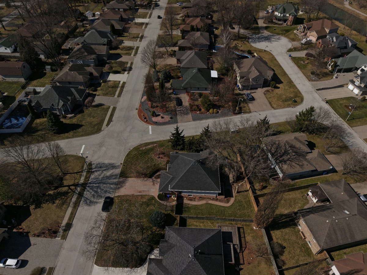 Drone 3d model of Forever Yours Event and Wedding Coach in matchett at Aerial drone 3d model in Windsor, On, CA