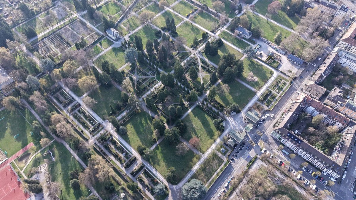 Drone 3d model of Grabstein Johanna Spyri Platz der Erinnerung in friedhof sihlfeld Aerial drone 3d model in Zürich, Zh, CH