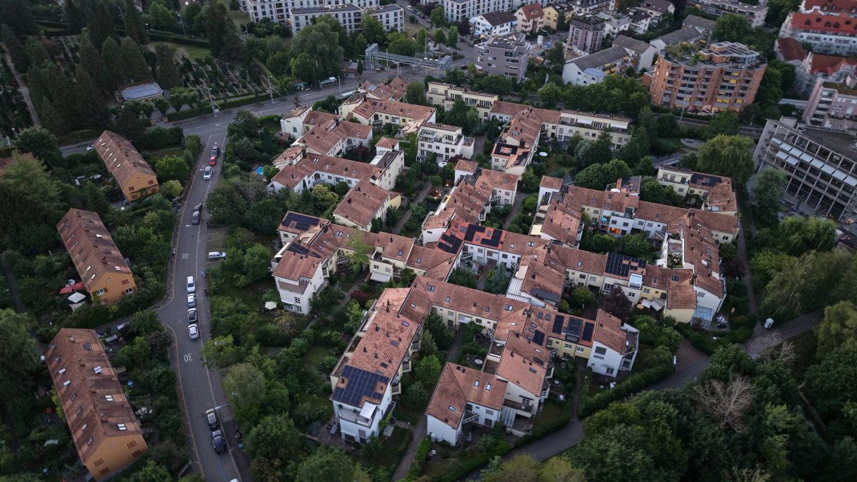 Thumbnail preview for 3D Drone Model of Kosmetik Balance Züerich Wiedikon in Zürich, Zh, Switzerland
