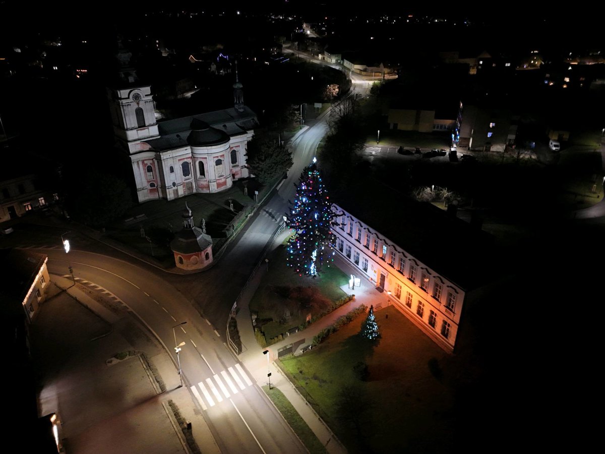 Drone 3d model of Obecni knihovna Česká pošta in 154 Aerial drone 3d model in Okres Mladá Boleslav, Stredocesky Kraj, CZ