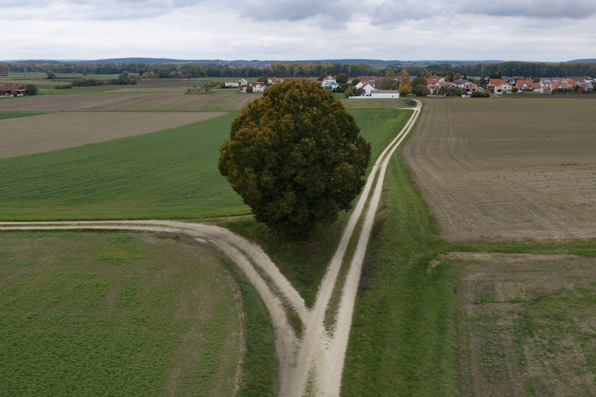 Drone 3d model of Feldwegkreuz Spielplatz Leitweg in hanfgartenstraße ingolstadt Aerial drone 3d model in Ingolstadt, By, DE