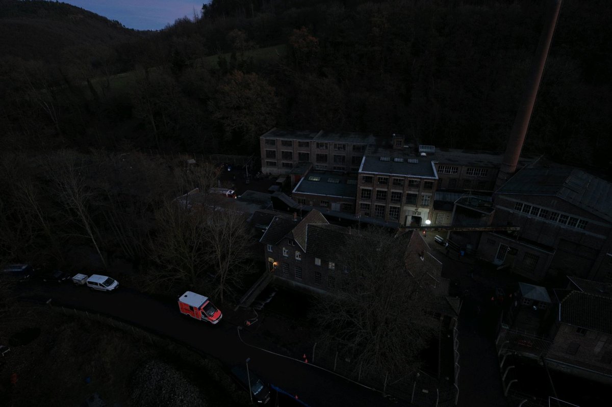 Drone 3d model of Papierfabrik Zerkall GmbH Werk 2 Malerbetrieb Lemaire Wand Bodengestaltung in hürtgenwald zerkall ort Aerial drone 3d model in Hürtgenwald, Nrw, DE