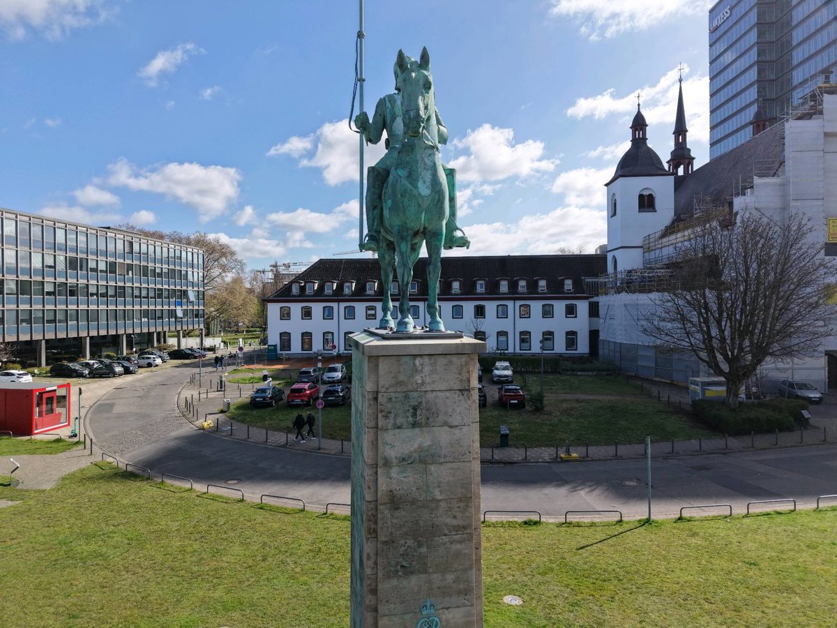 Drone 3d model of 8th Prussian Cuirassiers Memorial Ehemalige Bahndamm Mauer in Innenstadt Aerial drone 3d model in Köln, Nrw, DE