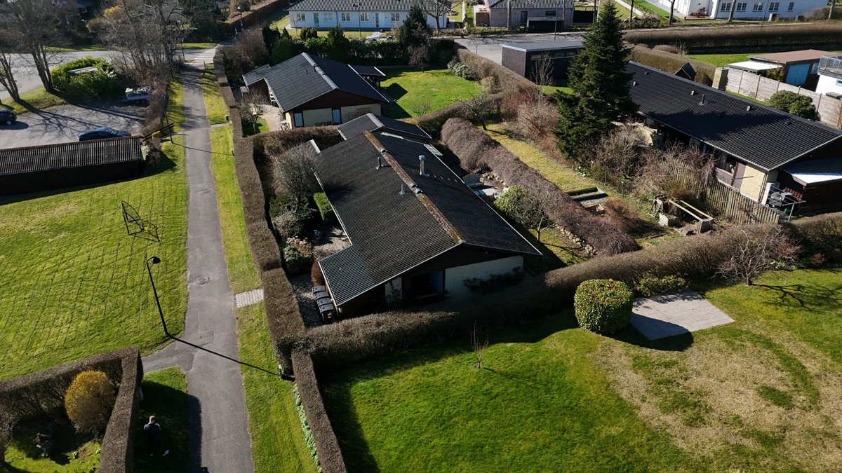 Drone 3d model of Drh ApS Acces Translations V annette Gerner Hansen in gammel holtegaard Aerial drone 3d model in Holte, Region, DK