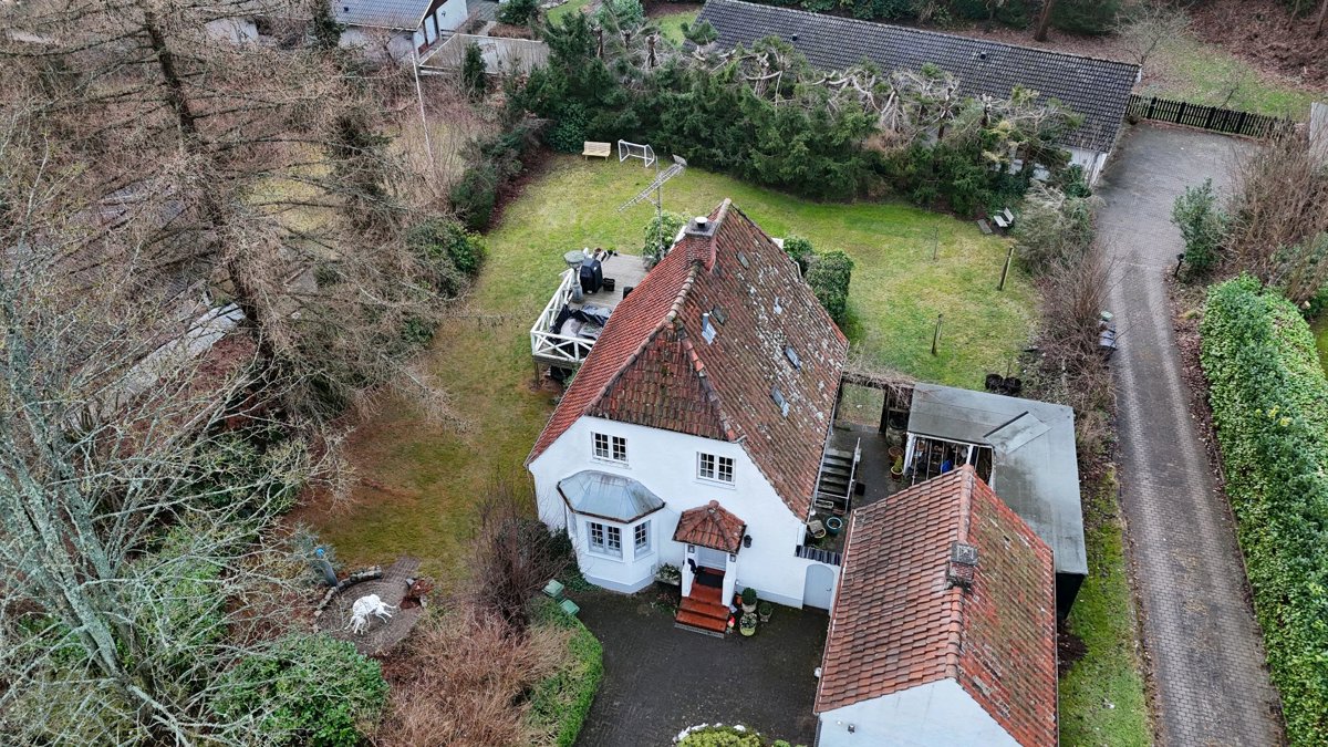 Drone 3d model of Speciallæge Karsten Gringer Tandlæge Marianne Lyng ApS in consulting v Aerial drone 3d model in Nærum, Region, DK