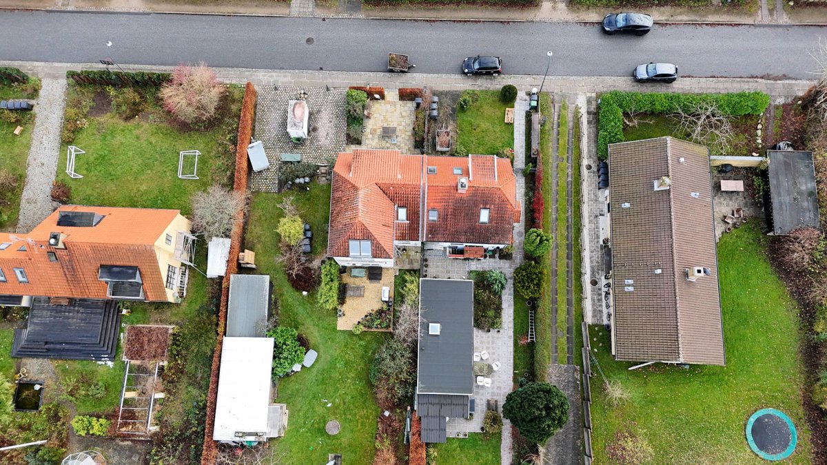 Drone 3d model of Darringe Byg ApS Speciallæge Niels Ebbehøj Aerial drone 3d model in Nærum, Region, DK