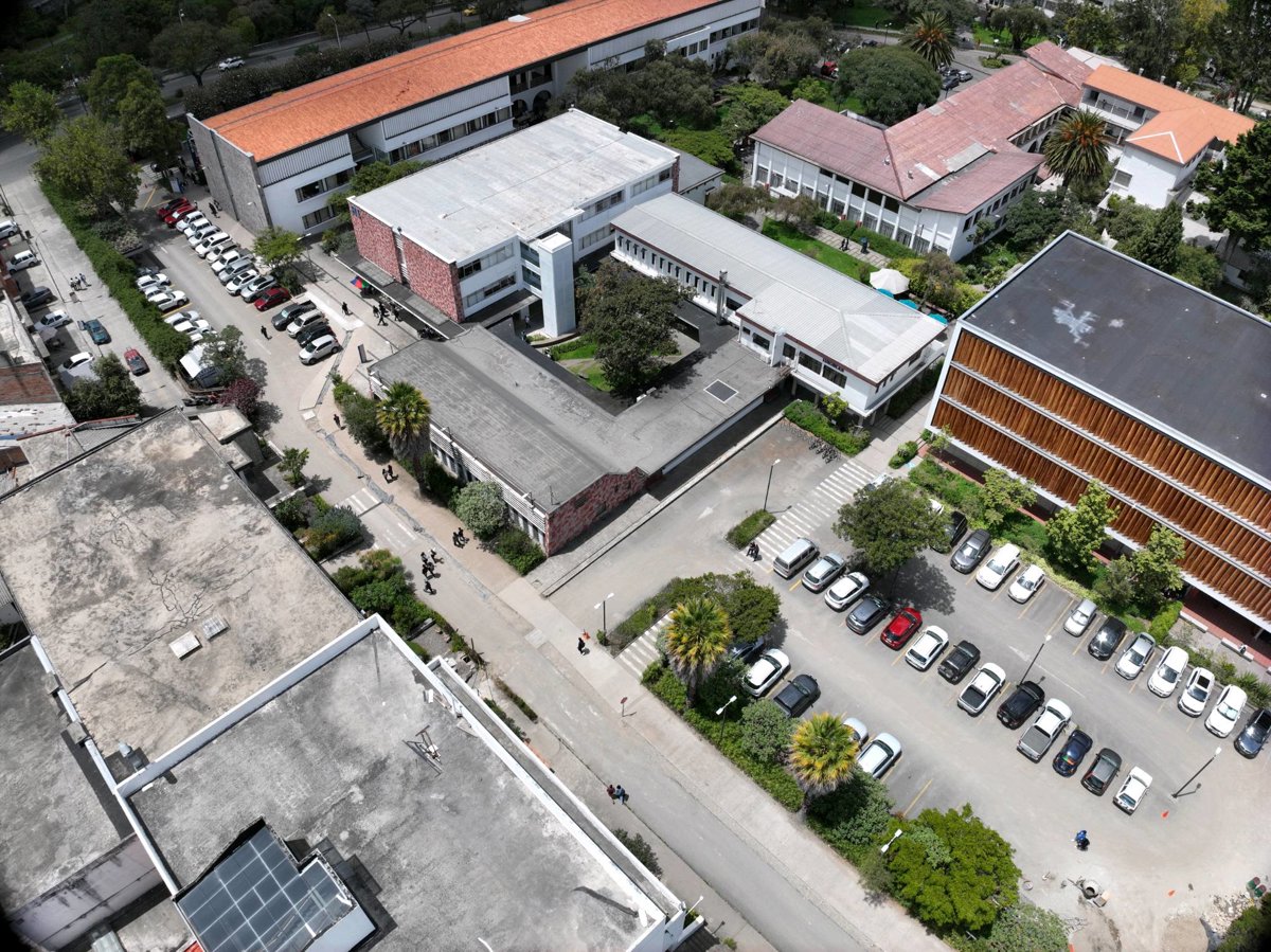Drone 3d model of Jiu Jitsu Studio Alliance ASO Escuela Administración de Empresas in Sucre Aerial drone 3d model in Cuenca, Azuay, EC