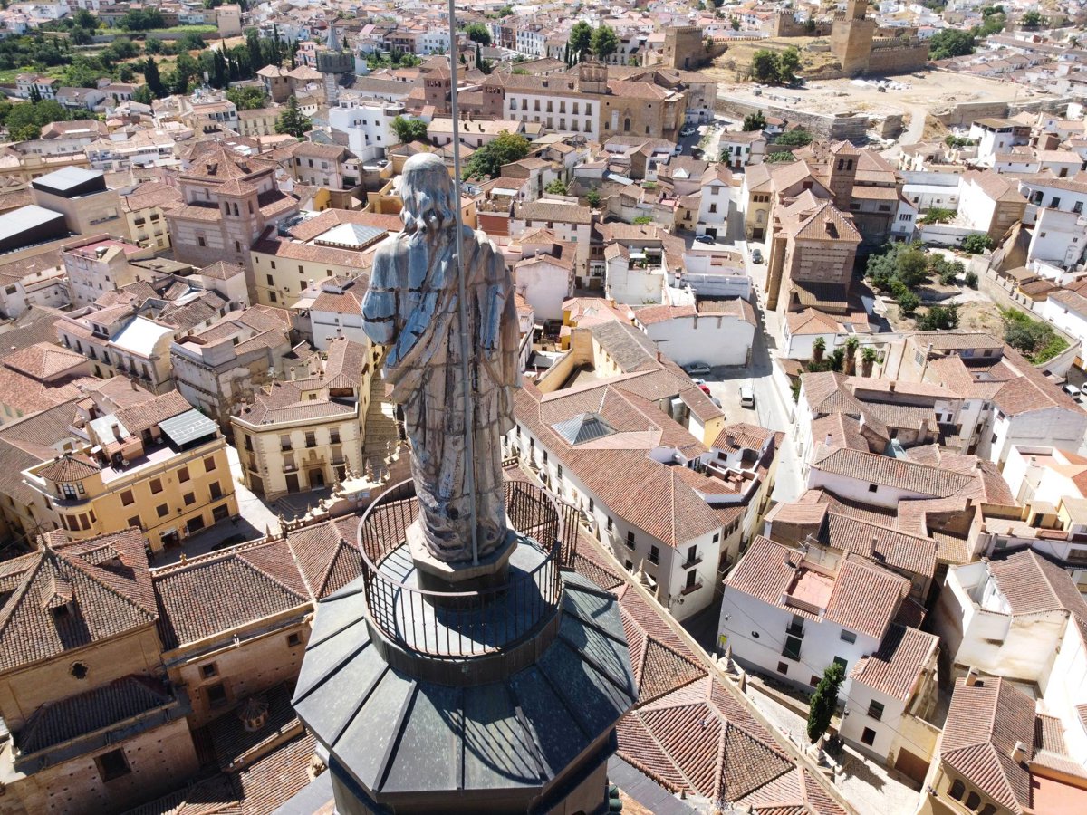 Drone 3d model of Torre Campanario Arco de Palacio in de guadix Aerial drone 3d model in Guadix, An, ES