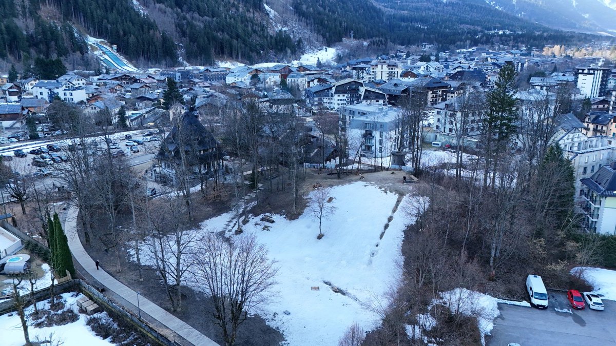 Drone 3d model of Parc Couttet Lodge Aerial drone 3d model in Chamonix-Mont-Blanc, Auvergne Rhone Alpes, FR