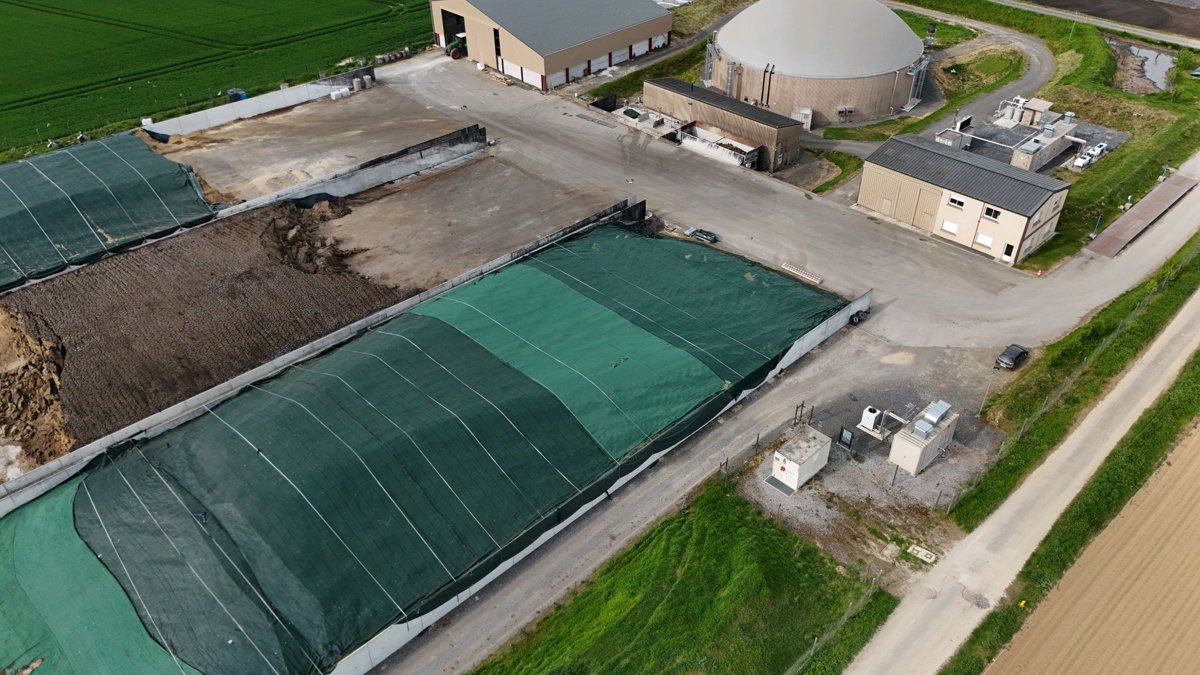 Drone 3d model of SAS Biogaz du valois Hall Event salle de reception in froids vents Aerial drone 3d model in Ève, Hauts De France, FR