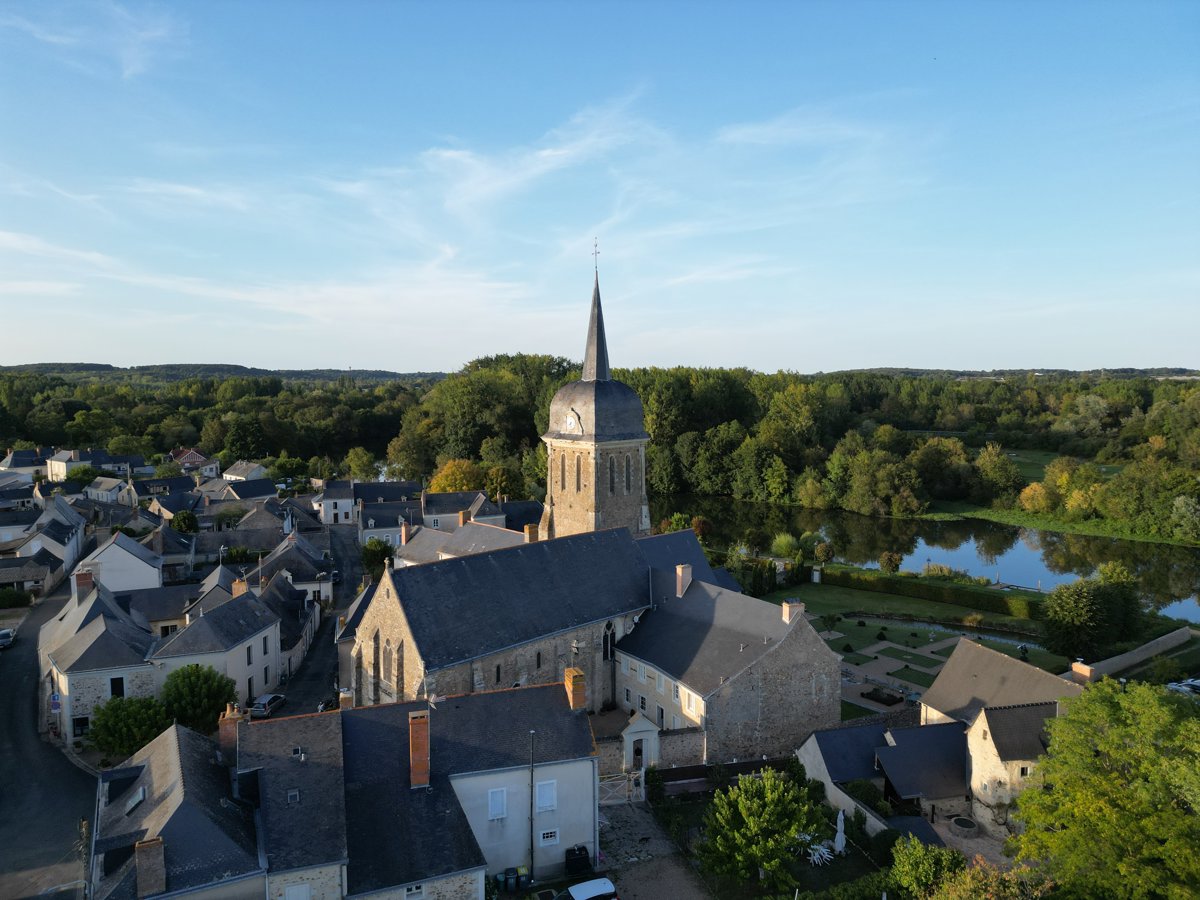 Drone 3d model of Ty Bouchon Balade Fluviale Parking Le Vieux Port in de brissarthe Aerial drone 3d model in Les Hauts-d'Anjou, Pays De La Loire, FR
