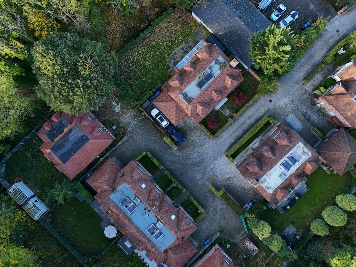 Drone 3d model of Cozy Home Heating Ltd Landscape Gardeners Egham Staines in post office Aerial drone 3d model in Thorpe, England, GB