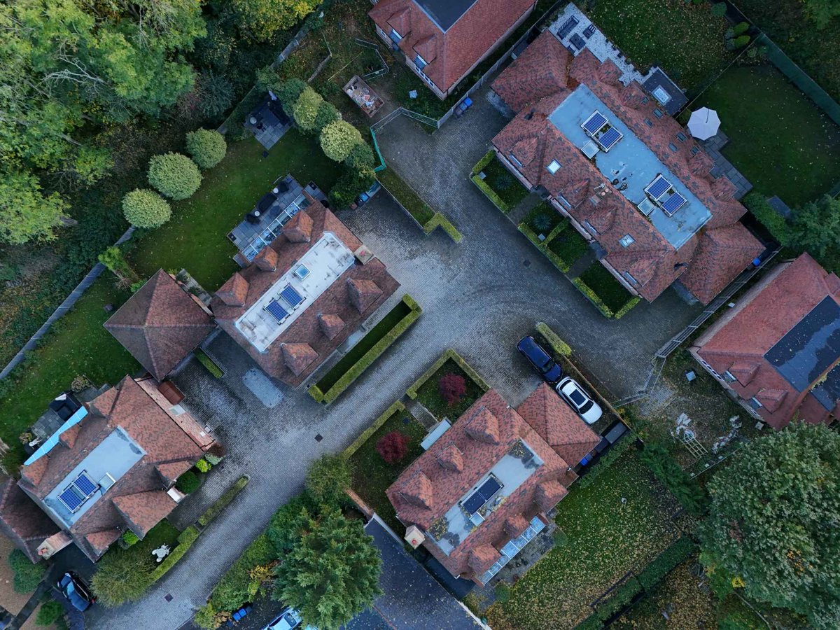 Drone 3d model of Cozy Home Heating Ltd Landscape Gardeners Egham Staines in post office Aerial drone 3d model in Thorpe, England, GB