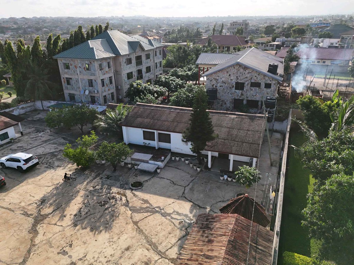 Drone 3d model of New Ideas Community School BENTXIL Aerial drone 3d model in Ashaley Botwe, Greater Accra Region, GH