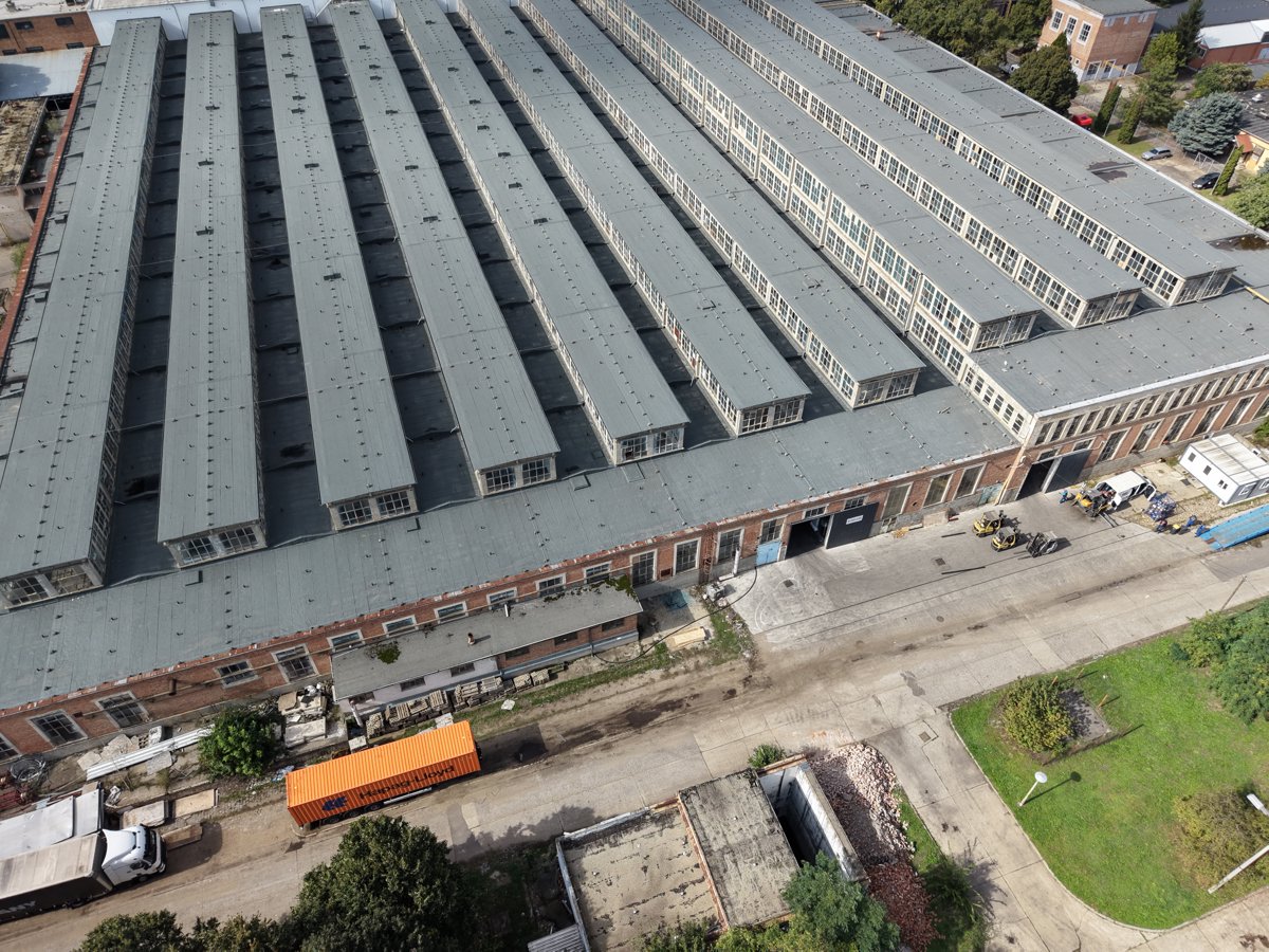 Drone 3d model of KREKK Global Logistics Kft WAREHOUSE II TKK Kereskedelmi Aerial drone 3d model in Debrecen, Region, HU