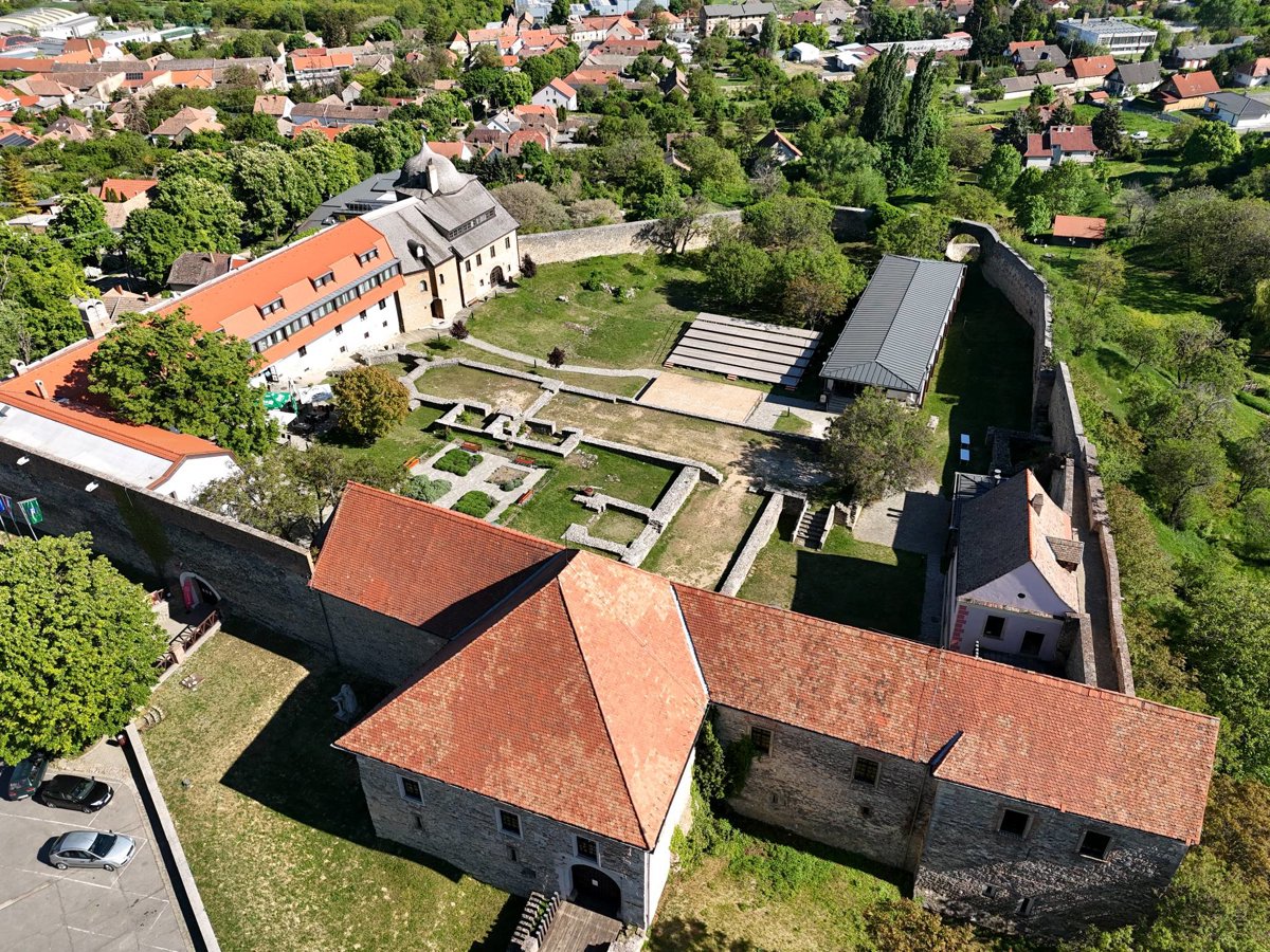 Drone 3d model of Pécsváradi Vár Castle Museum Aerial drone 3d model in Pécsvárad, Region, HU