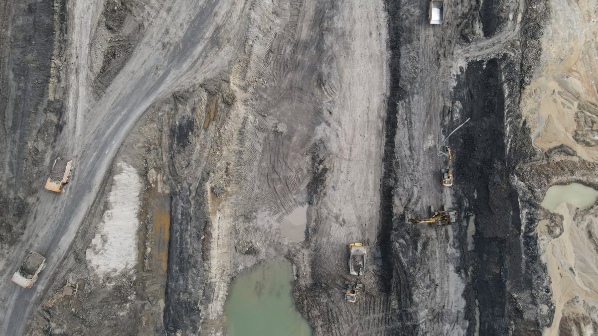 Drone 3d model of Benkel mobil dan motor pangilan Toko adel in madu kelulut Aerial drone 3d model in Kutai Kartanegara Regency, East Kalimantan, ID