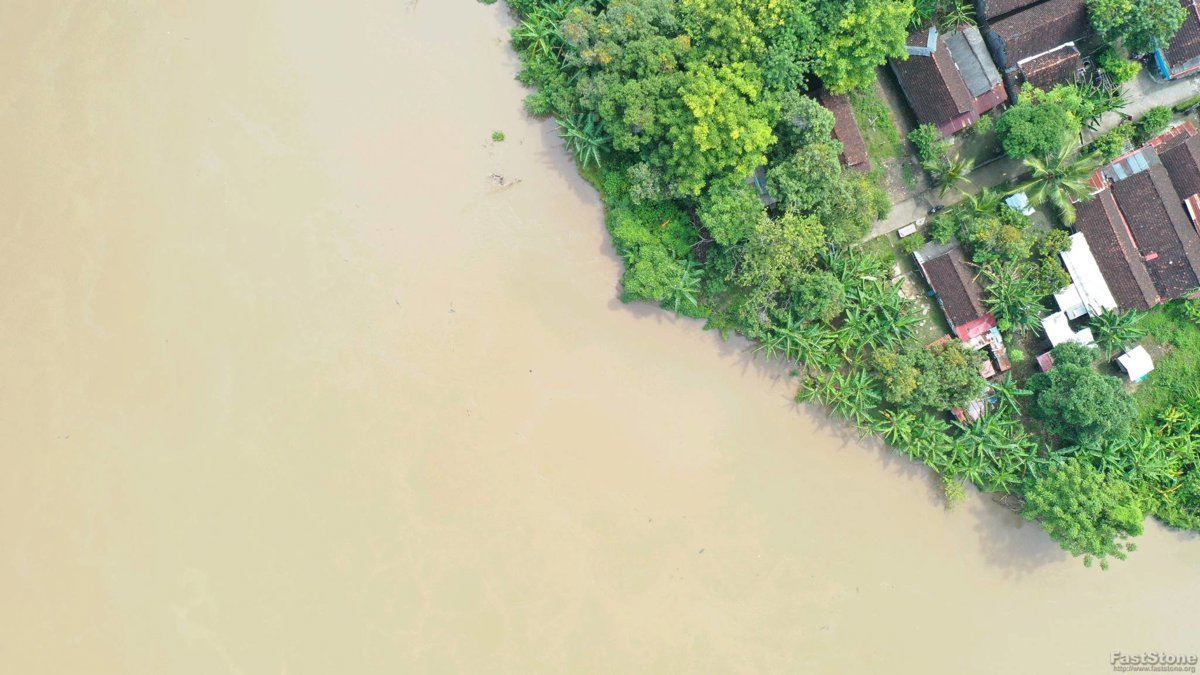 Thumbnail preview for 3D Drone Model of Desa Papa Tris Mancing Udang Galah in Kabupaten Gresik, Jawa Timur, Indonesia