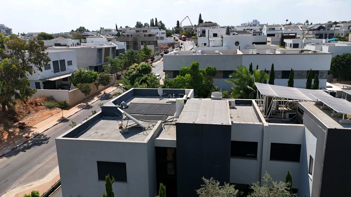 Thumbnail preview for 3D Drone Model of דורית שמש הסרת שיער בלייזר הוסטל בית מיכל in Rishon Lezion, Center District, Israel