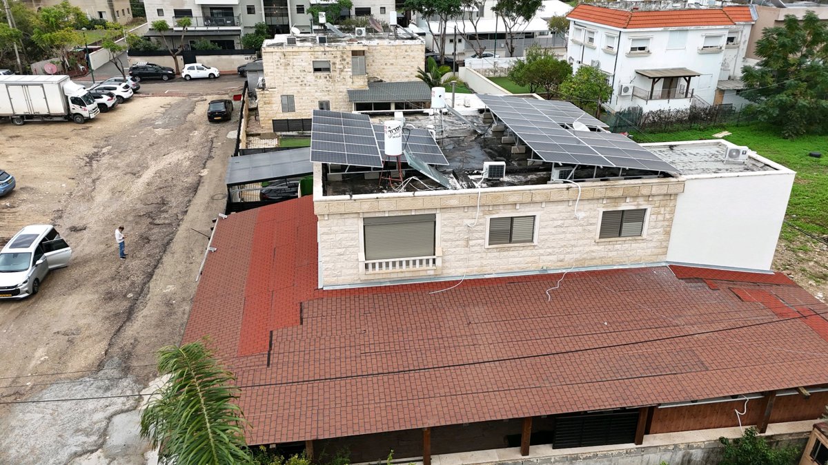 Drone 3d model of מ ש שרותי תדלוק בע צמיגי חלוצי in בע מ Aerial drone 3d model in Kiryat Ata, Haifa District, IL