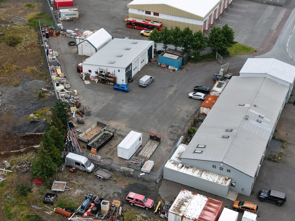 Thumbnail preview for 3D Drone Model of Gallerí Hólshraun Bílasala Bjössa in Hafnarfjörður, Hafnarfjarðarkaupstaður, Iceland