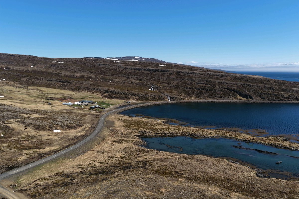 Drone 3d model of Hveravík Drangsnesvegur Seaside Hotpot in room with shared Aerial drone 3d model in Drangsnes, Kaldrananeshreppur, IS