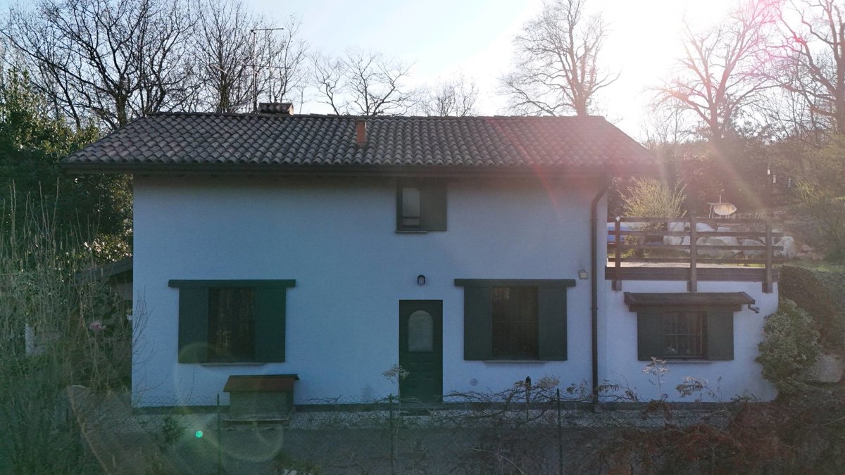 Drone 3d model of Edicola Binda Q8easy Aerial drone 3d model in Besozzo, Lombardia, IT