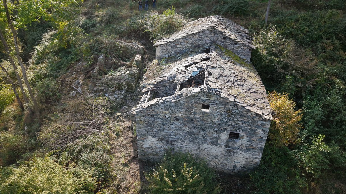 Drone 3d model of Serlone Montigli in la cialma Aerial drone 3d model in Metropolitan City of Turin, Piedmont, IT