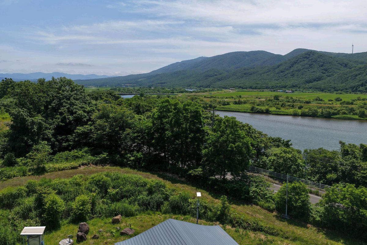 Thumbnail preview for 3D Drone Model of 尻別川吉崎樋門ｃｃｔｖ Kyu Hatsuta Chugakko Iriguchi in Rankoshi, Hokkaido, Japan