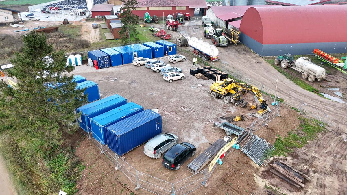 Drone 3d model of Agrobanga Ogauta Sunkvežimių padangos remontas keitimas Aerial drone 3d model in Dijokiškiai, Kauno Apskritis, LT