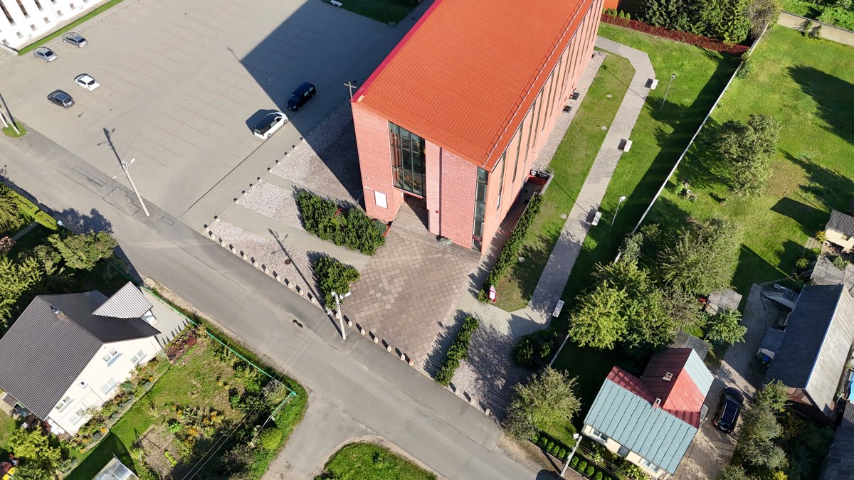Drone 3d model of Šilainiai Holy Spirit church Automobilių stovėjimo aikštelė in automobilių stovėjimo aikštelė Aerial drone 3d model in Kaunas, Kauno Apskritis, LT
