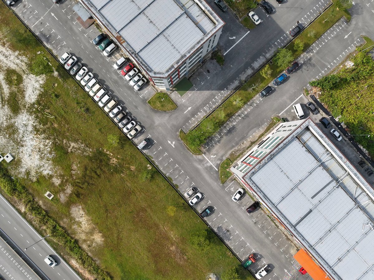 Drone 3d model of Impian Tea House Flower Bee Florist and Gift Shop in Muara TUANG LAND DISTRICT Aerial drone 3d model in KATA SAMARAHAN, Sarawak, MY