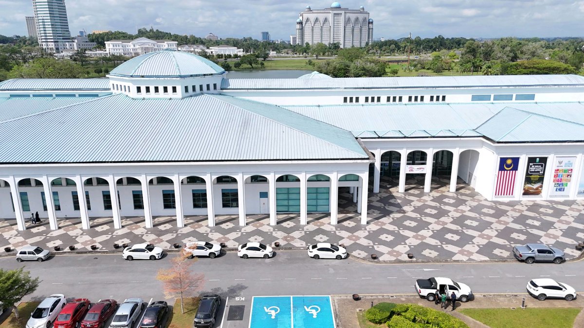 Drone 3d model of Sensory Garden Sarawak State Library Park Playground in Petra Jaya Aerial drone 3d model in Kuching, Sarawak, MY