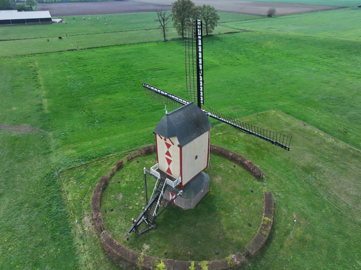 Thumbnail preview for 3D Drone Model of Molen De Vlijt Rob Van in Geffen, Noord-Brabant, Netherlands