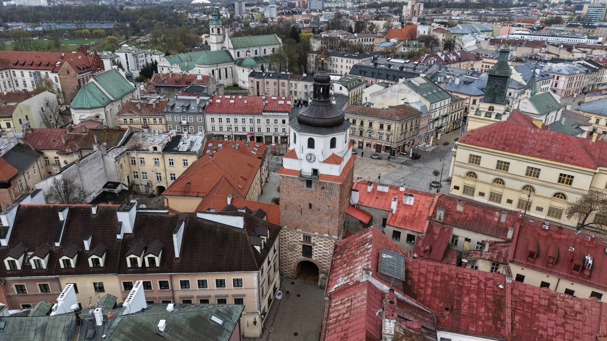 Drone 3d model of Tablica upamiętniająca gen dyw Gustawa Orlicz Dreszera pamiątkowa Legionów Polskich in Ratusz w Lublinie Aerial drone 3d model in Lublin, Wojewodztwo Lubelskie, PL