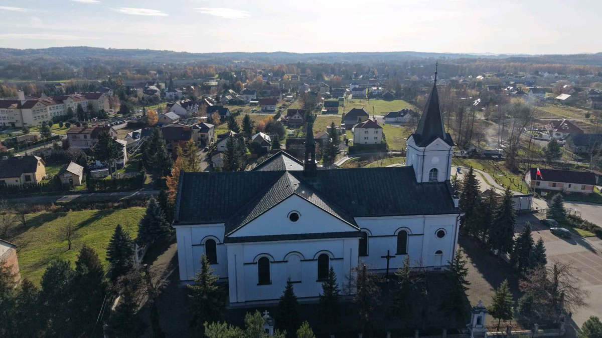 Drone 3d model of Parafia Parking in w rzezawie Aerial drone 3d model in Rzezawa, Wojewodztwo Ma Opolskie, PL