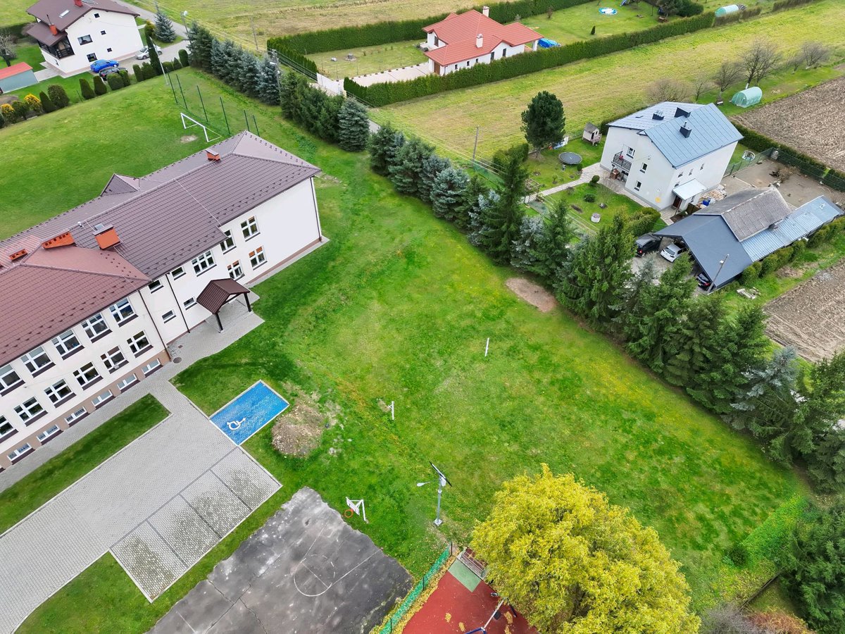 Drone 3d model of Szkoła Podstawowa Boisko w Krótkim Santiago Bernabeu in bobrowskich w długiem Aerial drone 3d model in Długie, Wojewodztwo Podkarpackie, PL