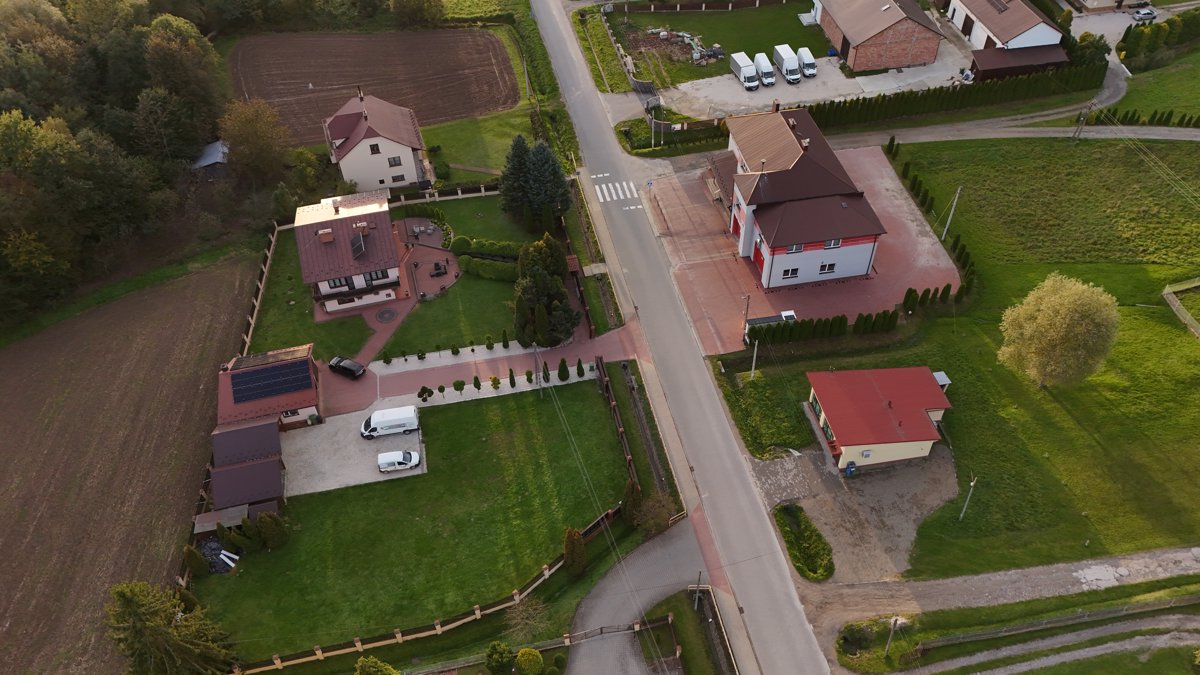 Drone 3d model of Mural Prymasa Wyszyńskiego w Łękach Górnych Dom Ludowy in 205 Aerial drone 3d model in Łęki Górne, Wojewodztwo Podkarpackie, PL