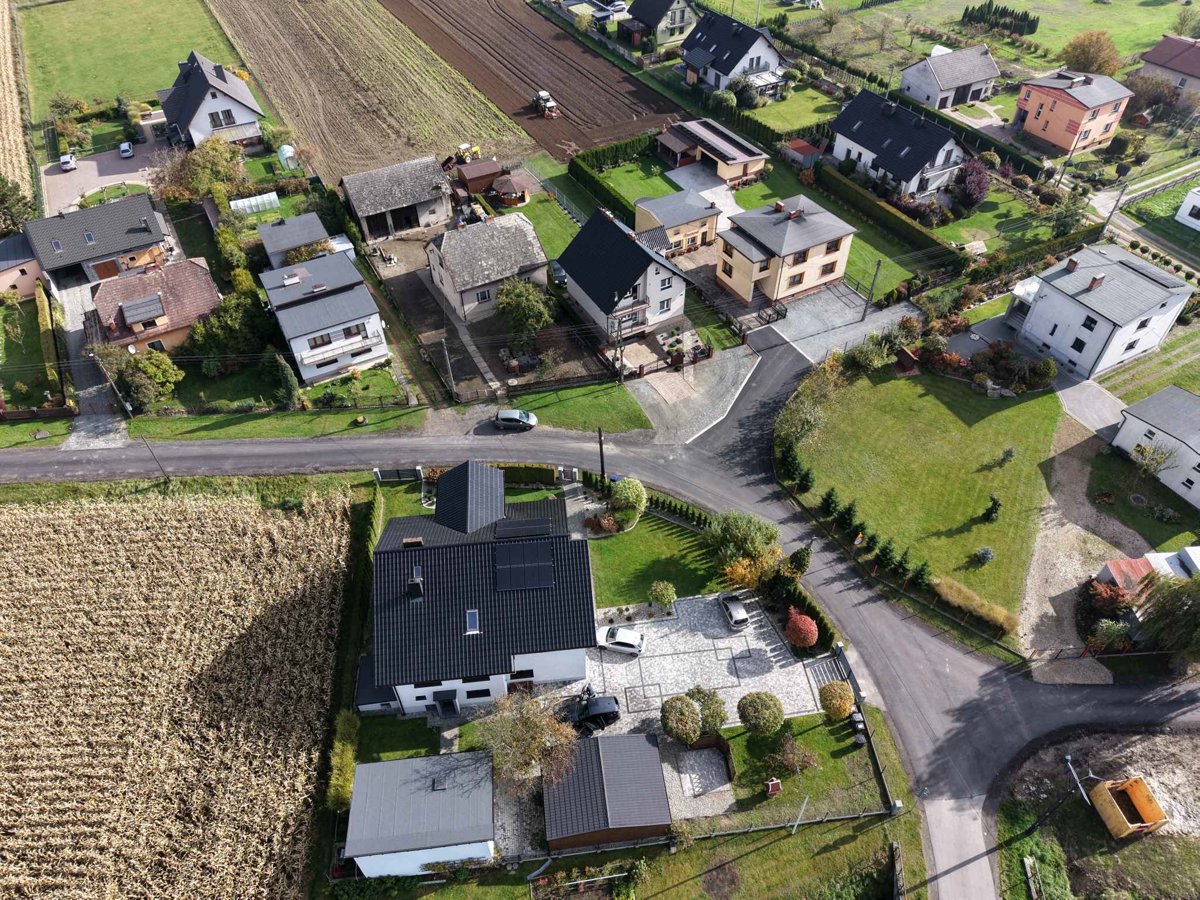 Drone 3d model of Klapsia Monika Zakład fryzjerski Auto Pionier Serwis warsztat samochodowy mechanik in kryry poczta Aerial drone 3d model in Kryry, Wojewodztwo Slaskie, PL