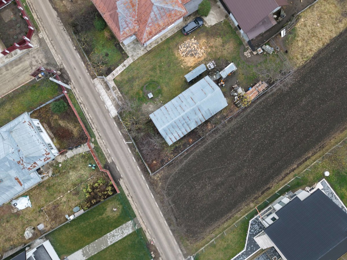 Drone 3d model of Statie de autobuz Statia Buz Biserica in cimitirul sf Aerial drone 3d model in Moara Carp, Sv, RO