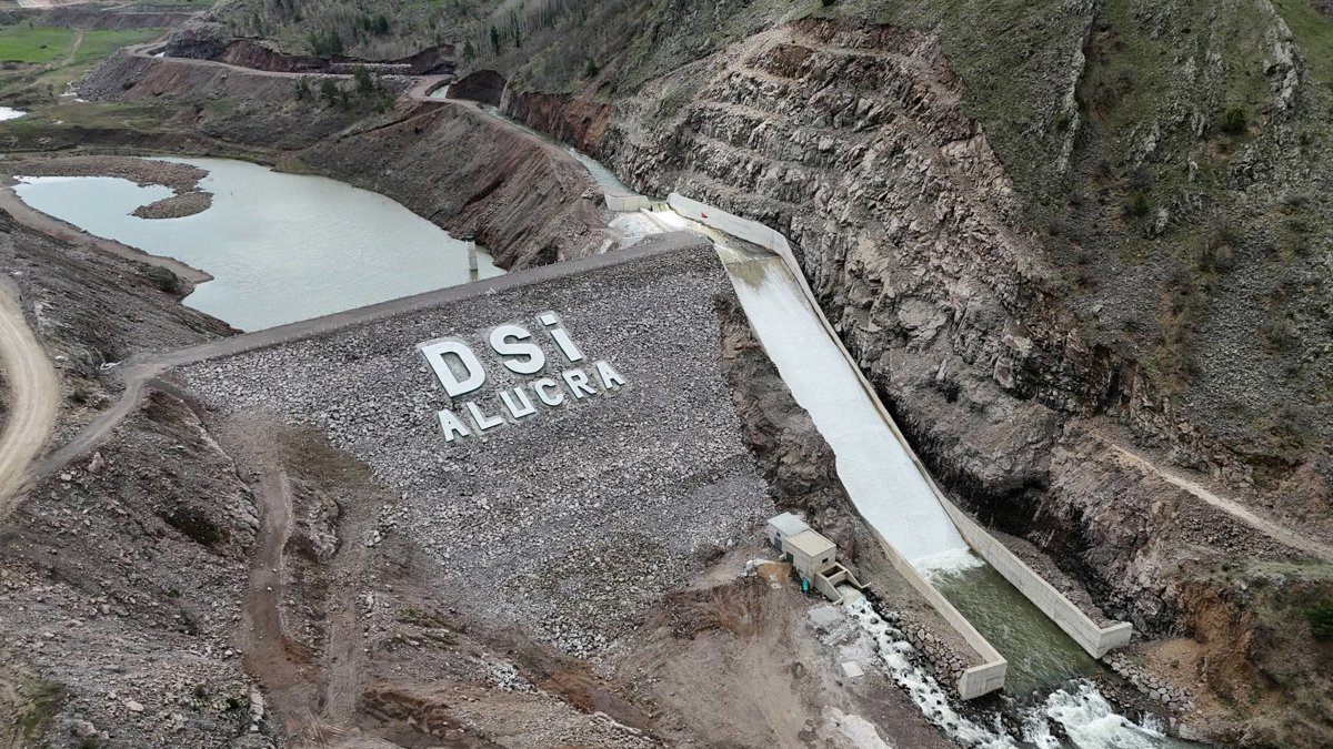 Drone 3d model of Başefendi Tarım Işletmesi Akçiçek Köyü Çeşme Sosyal Tesisi in akçiçek köyü Aerial drone 3d model in Alucra, Giresun, TR