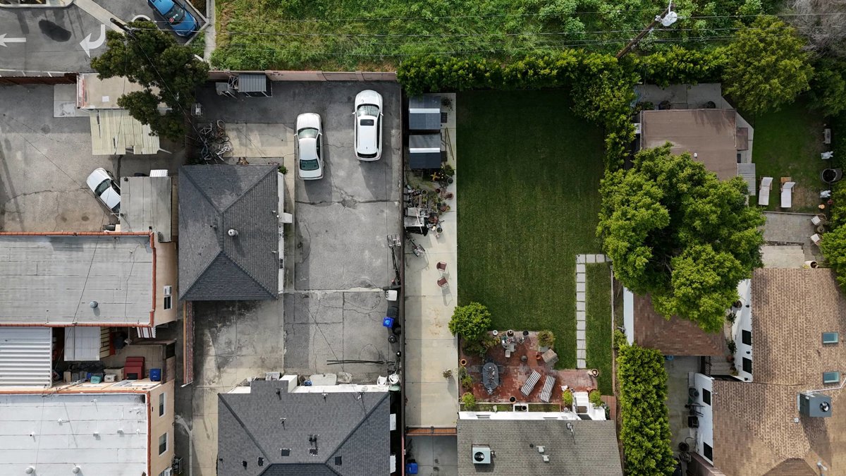 Drone 3d model of Jeannie s Custom Wetsuits C Pet Food Supplies For Less Aerial drone 3d model in Burbank, Ca, US