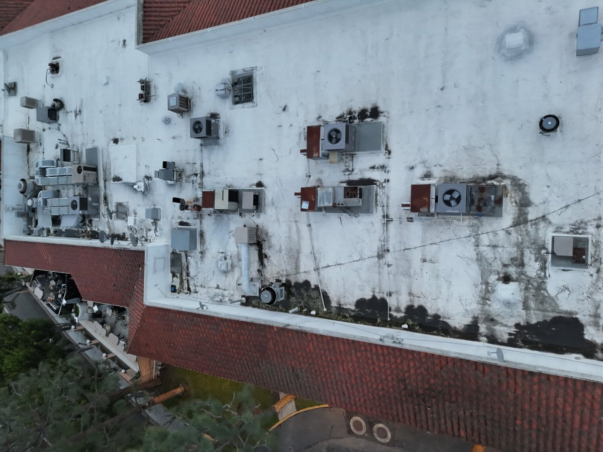 Drone 3d model of Ike s Love Sandwiches Hiccups in Bixby Village Aerial drone 3d model in Long Beach, Ca, US