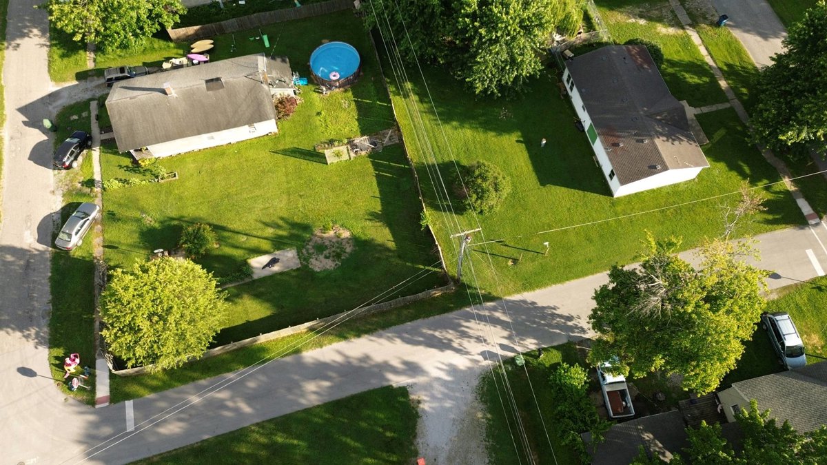 Drone 3d model of Little Duckling Childcare CSX Transportation in lake sullivan Aerial drone 3d model in Sullivan, In, US