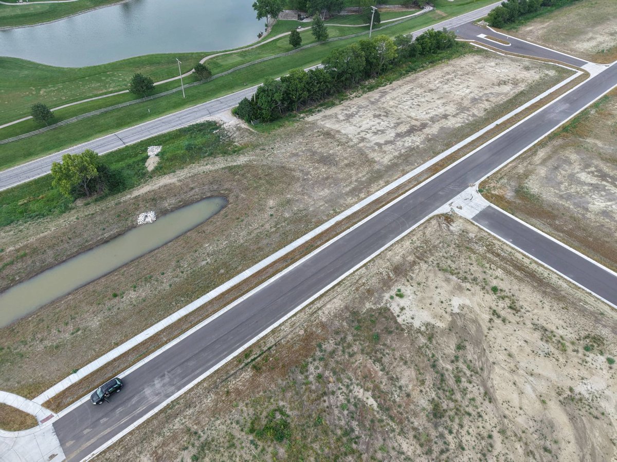 Thumbnail preview for 3D Drone Model of South Horseback Street Sierra Hills Golf Club in Wichita, Kansas, United States