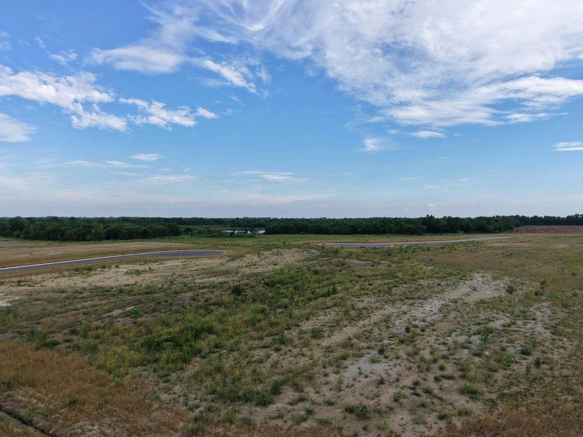 Thumbnail preview for 3D Drone Model of South Horseback Street Sierra Hills Golf Club in Wichita, Kansas, United States